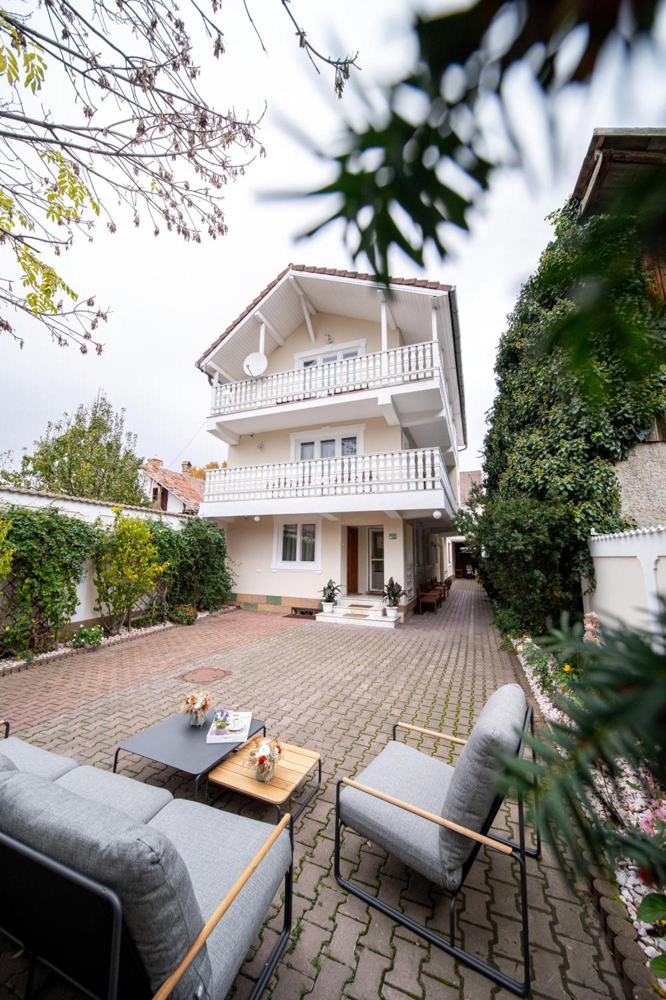 Lilla Panzió Hotel Odorheiu Secuiesc Exterior foto