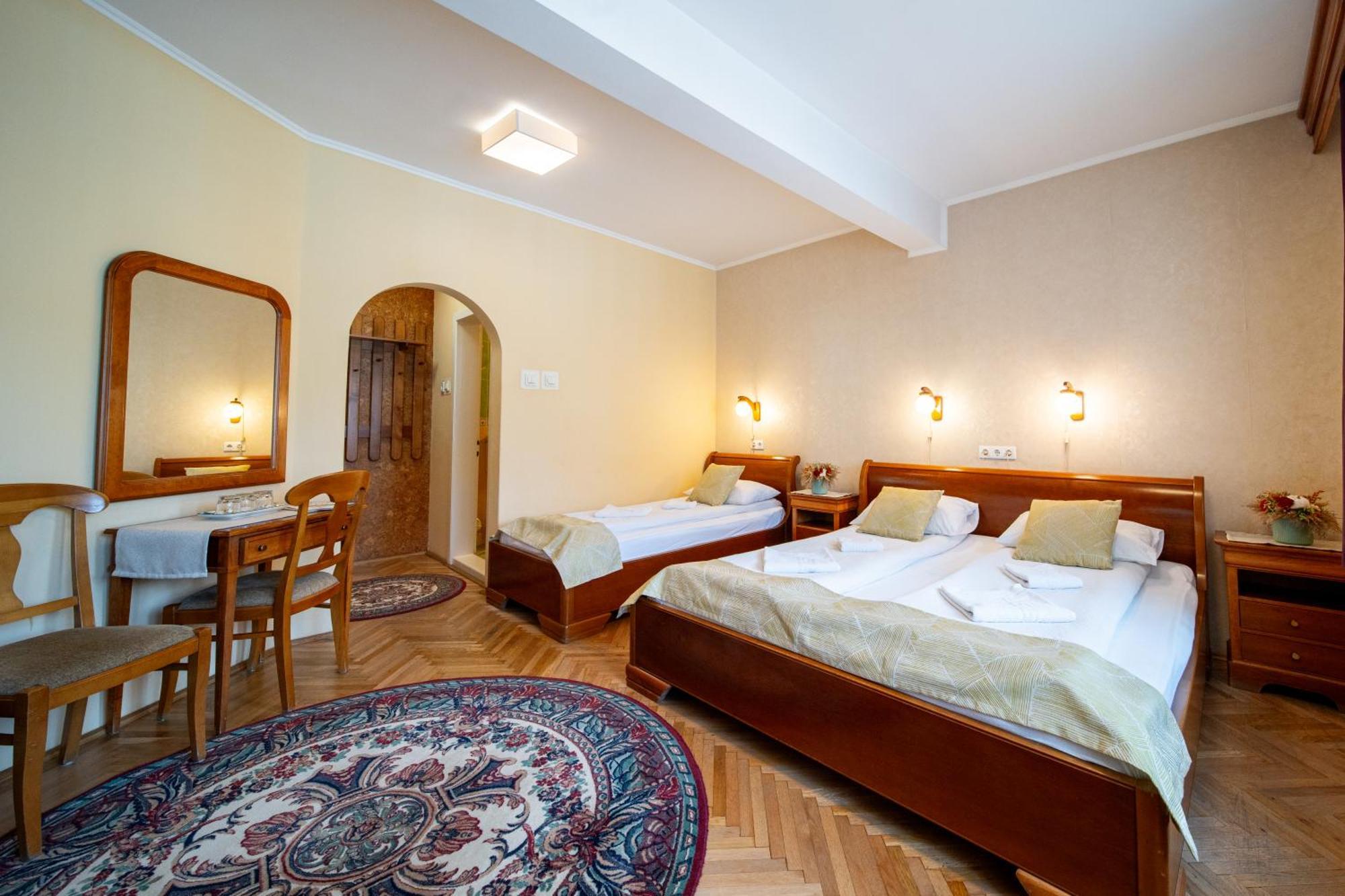Lilla Panzió Hotel Odorheiu Secuiesc Exterior foto